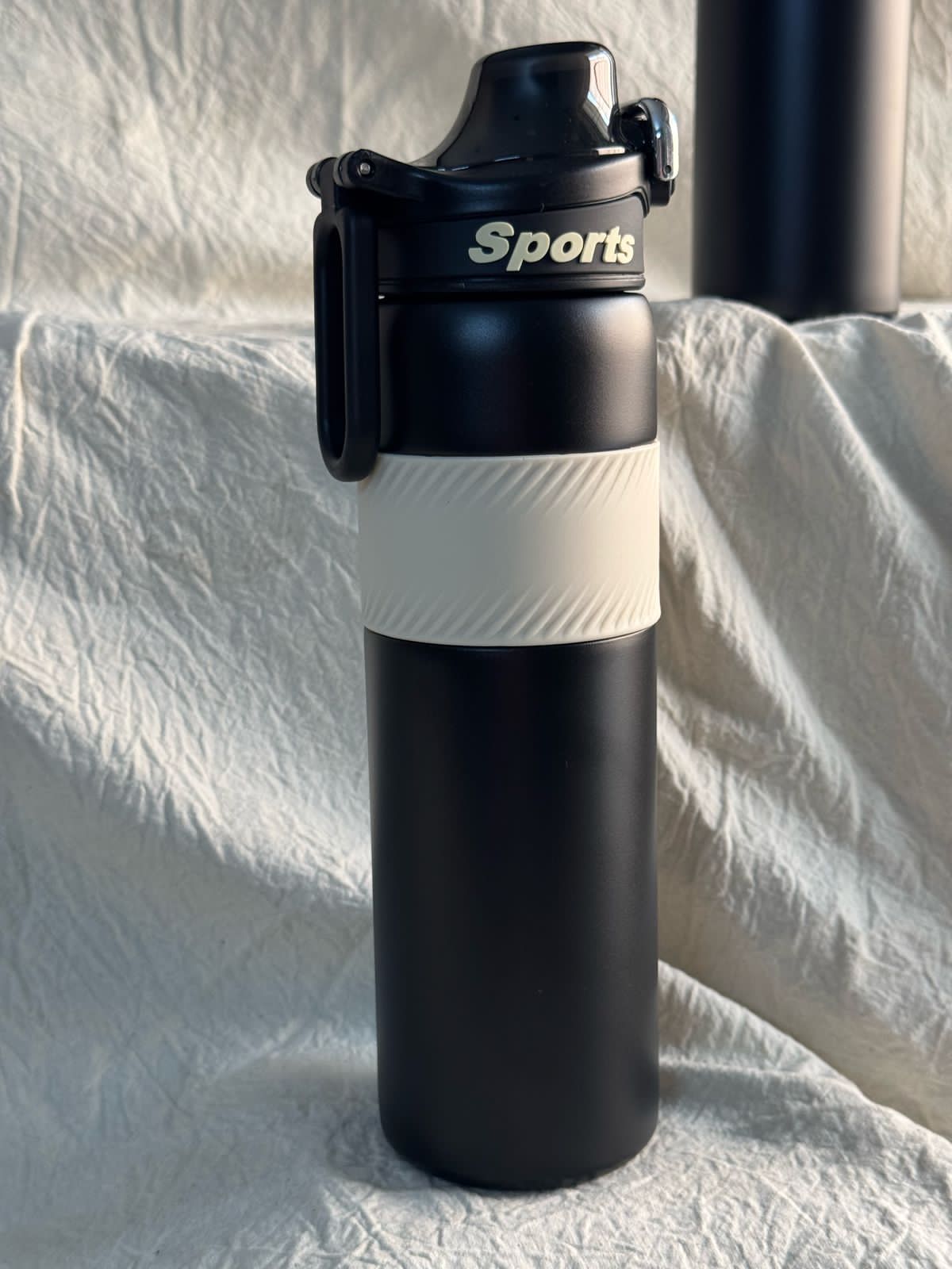 Black Sports Bottle ā Your Perfect Gym Partner