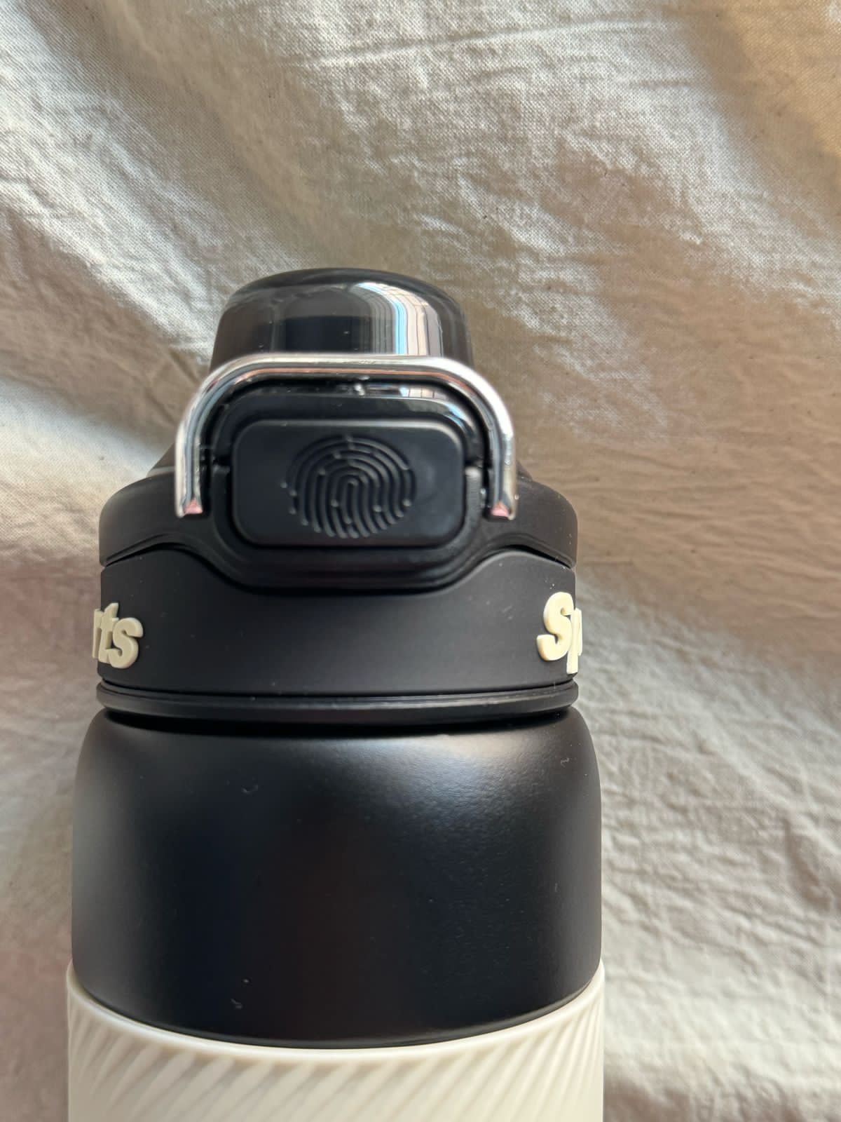 Black Sports Bottle ā Your Perfect Gym Partner